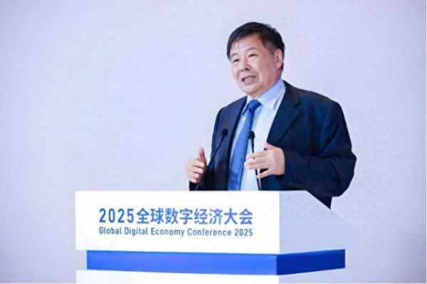 网络配资门户 “人本智能倡议”再添新成员|聚焦2025全球数字经济大会